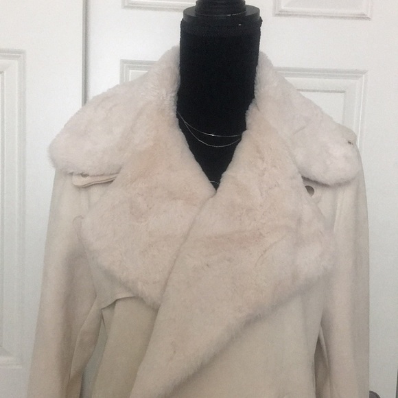 Just Added!   Faux Fur Trim Jacket - Picture 4 of 6